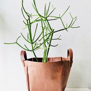 サステナブルな暮らしに｜リサイクルレザーの鉢カバー / マルチバスケット【送料無料】